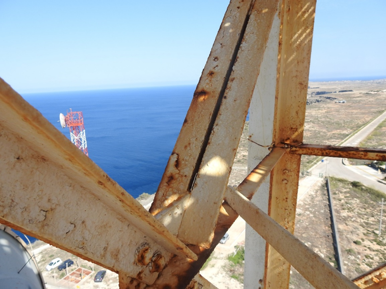Foto 6 –Traliccio metallico in zona costiera – Dettaglio costruttivo diagonali – Spaziatura non accessibile in operazioni di ripristino del trattamento anti-corrosione